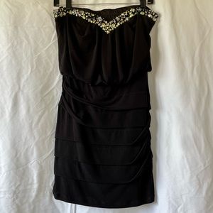 City Triangle strapless homecoming dress. Size: medium